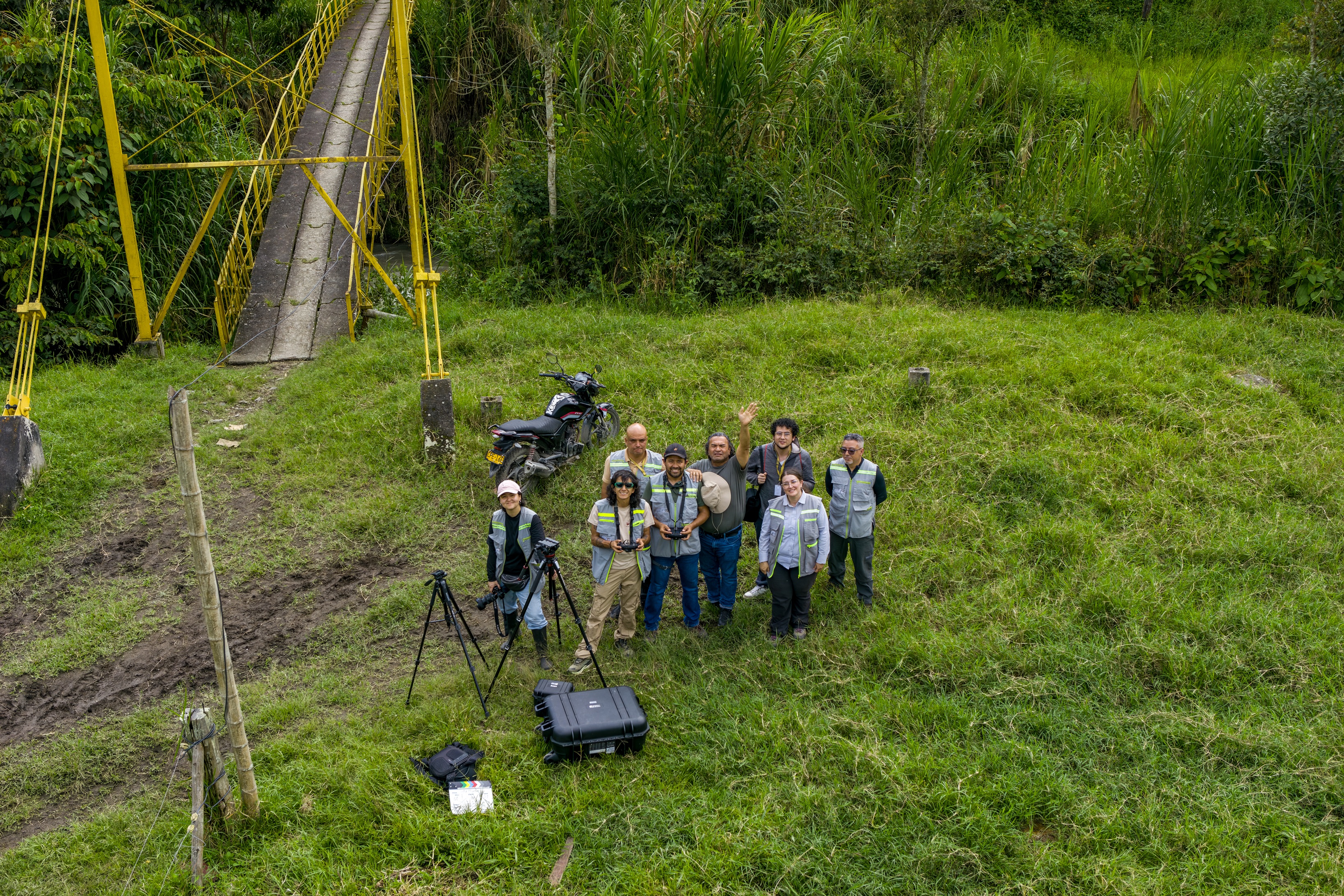 Científicos, científicas, investigadores y equipo de producción del documental 
