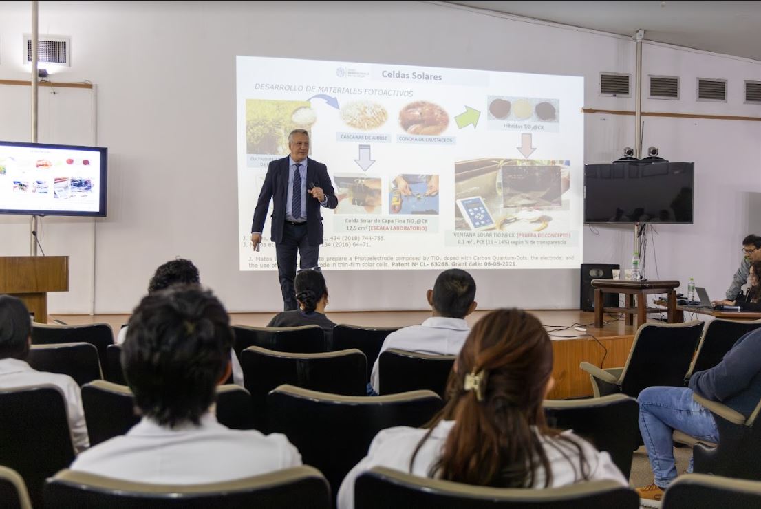 Además del agua, el carbono es el elemento fundamental de la vida: Dr ...