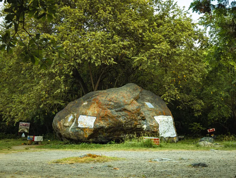 La piedra gigante que está en Armero no proviene del volcán Nevado del Ruiz