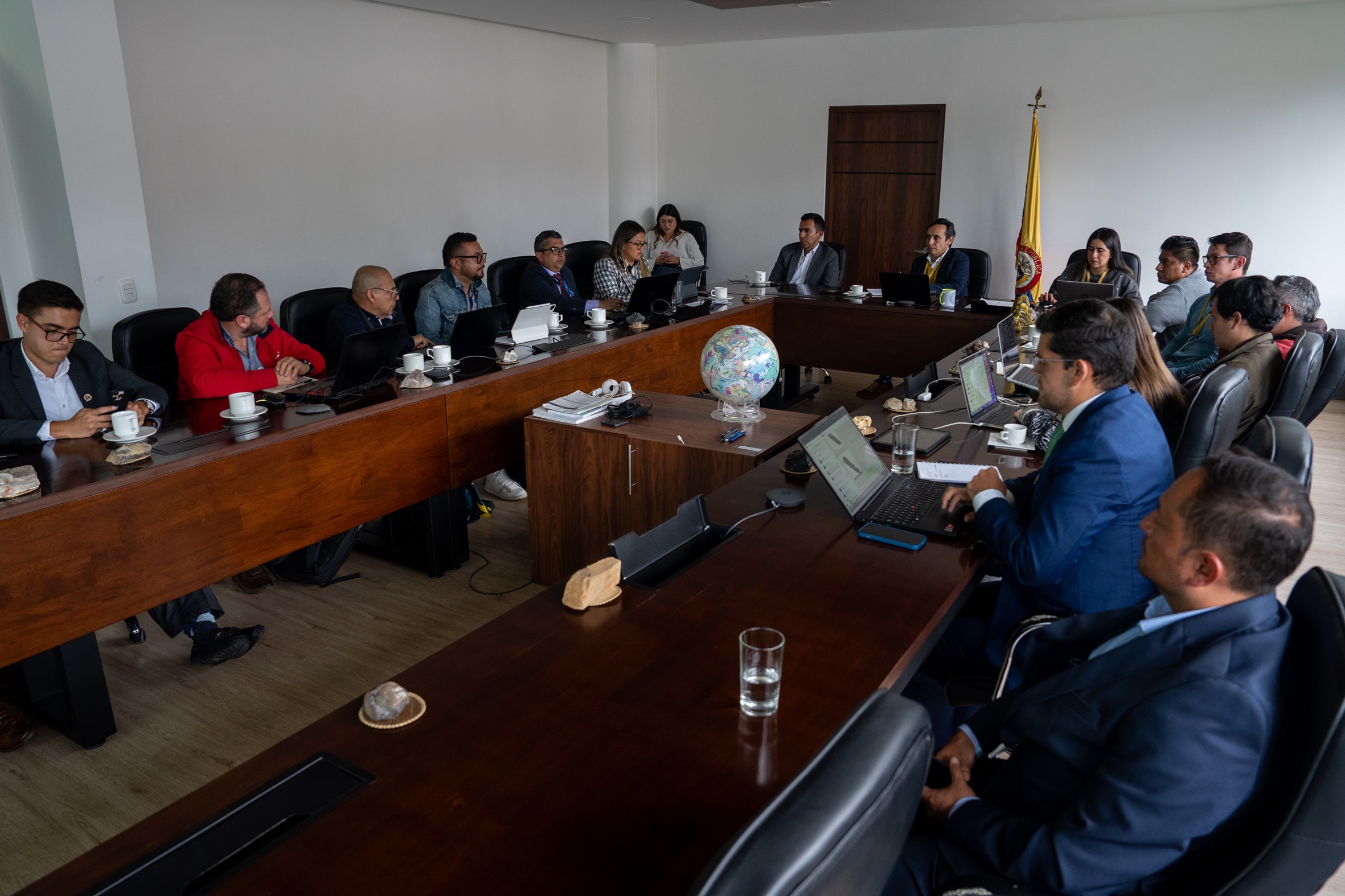 Reunión gobernador de Cundinamarca y equipo técnico SGC