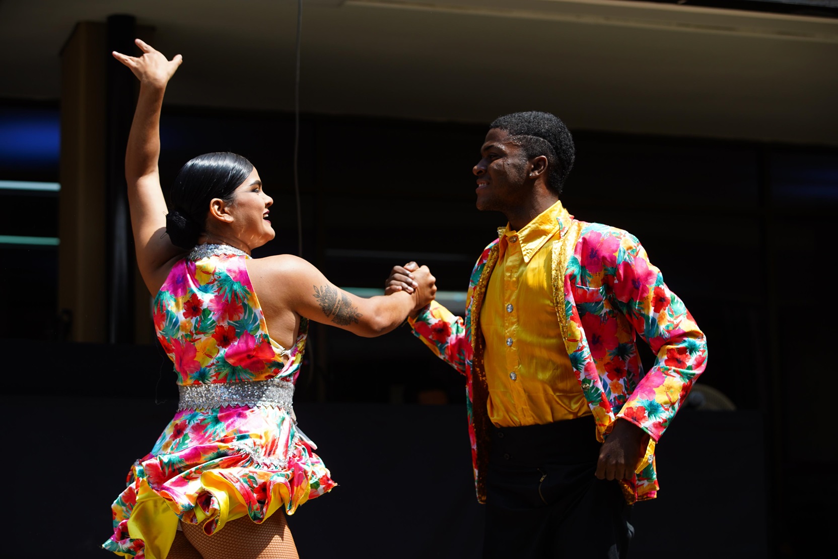 Personas bailando, La cultura también fue protagonista