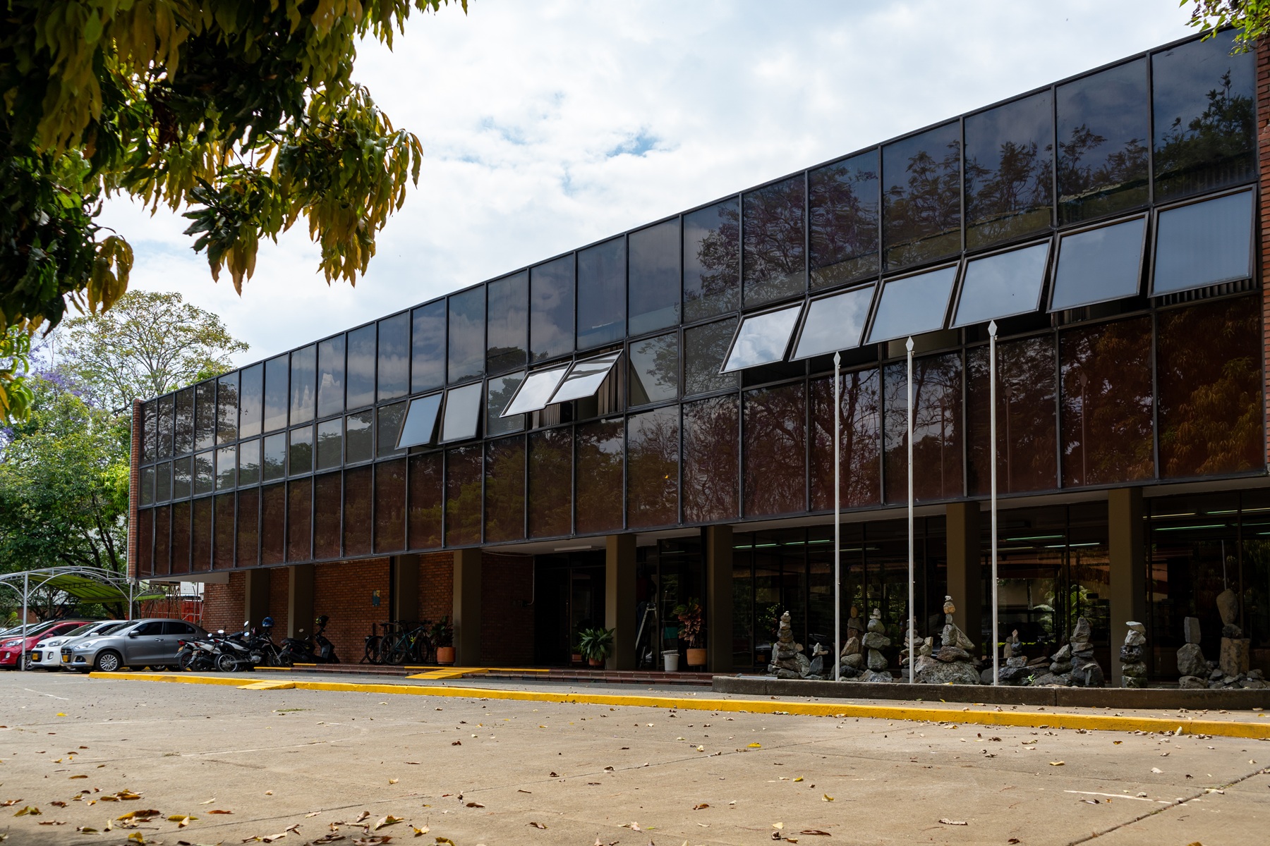 Fachada de la actual sede regional Cali del SGC.