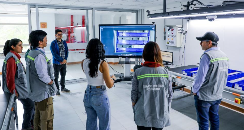 Sistema SERINGE: análisis remoto de muestras geológicas con brazo robótico y cámara de alta definición.