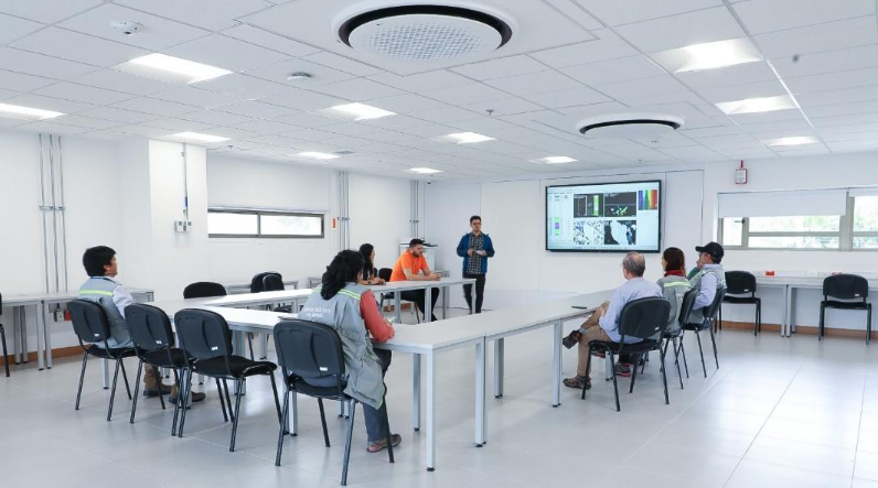 Socialización del proyecto de integración de información técnica en la sala de datos.