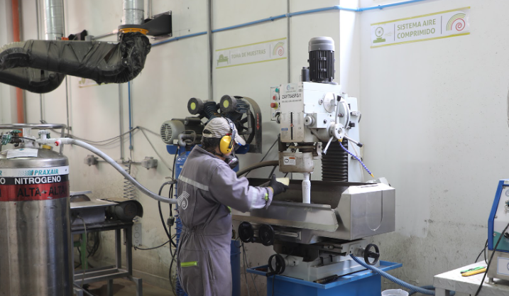 Toma de tapones o plug a núcleos de roca.