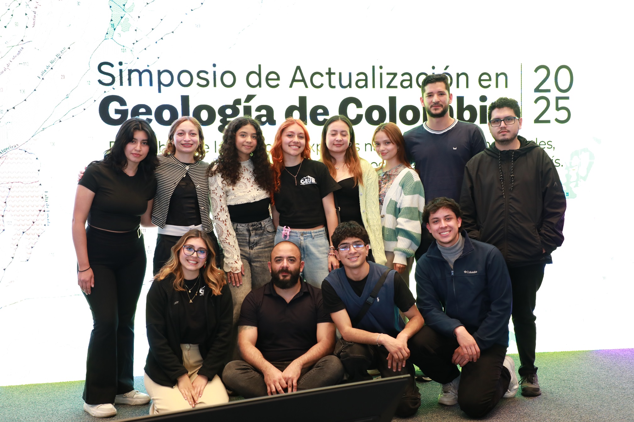 Ponentes y asistentes al simposio 