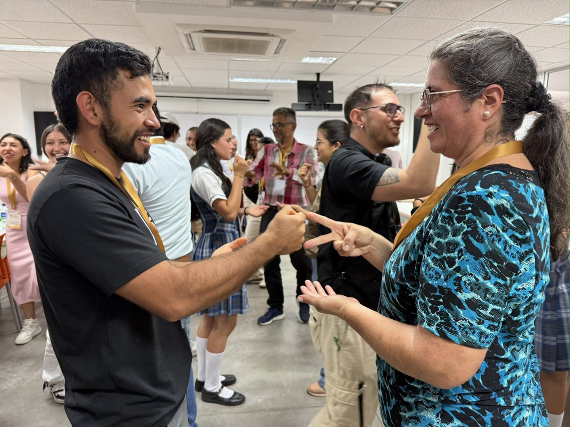 Participantes del encuentro durante uno de los talleres realizados en el primer día.