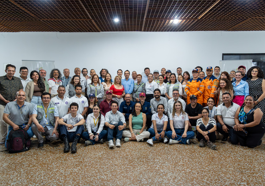 Grupo de personas en la conmemoración Armero, Ibagué