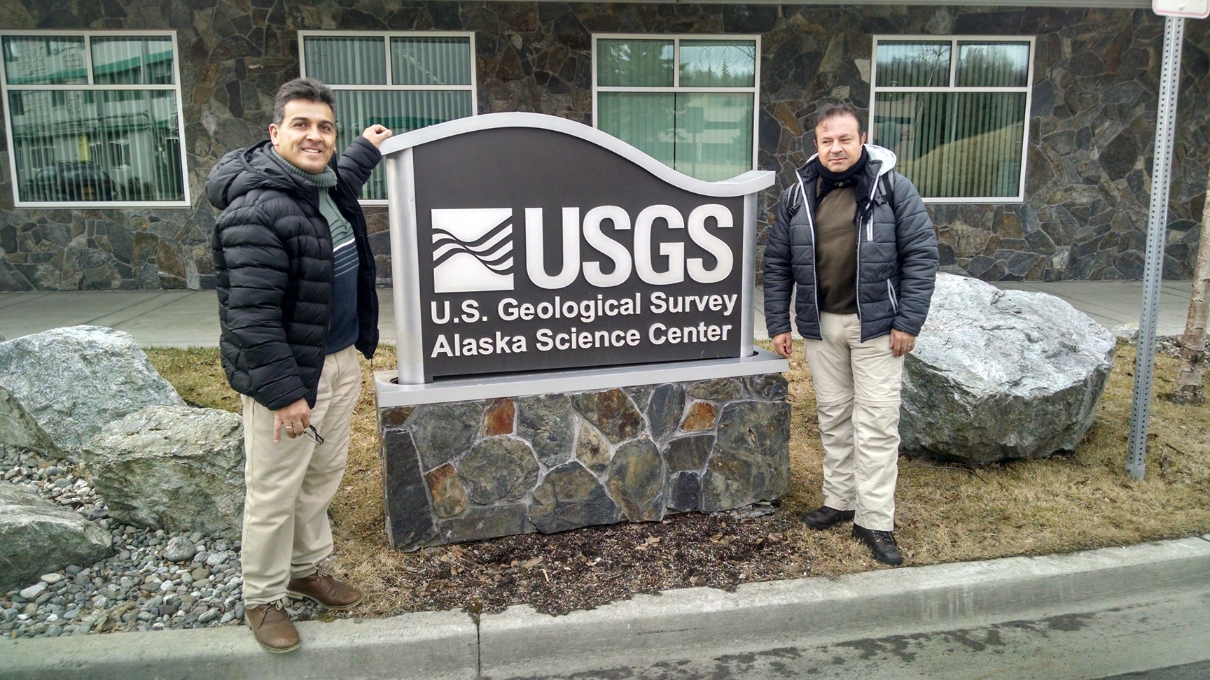 Diego Gómez y Roberto Torres visitando las instalaciones del Servicio Geológico de Estados Unidos