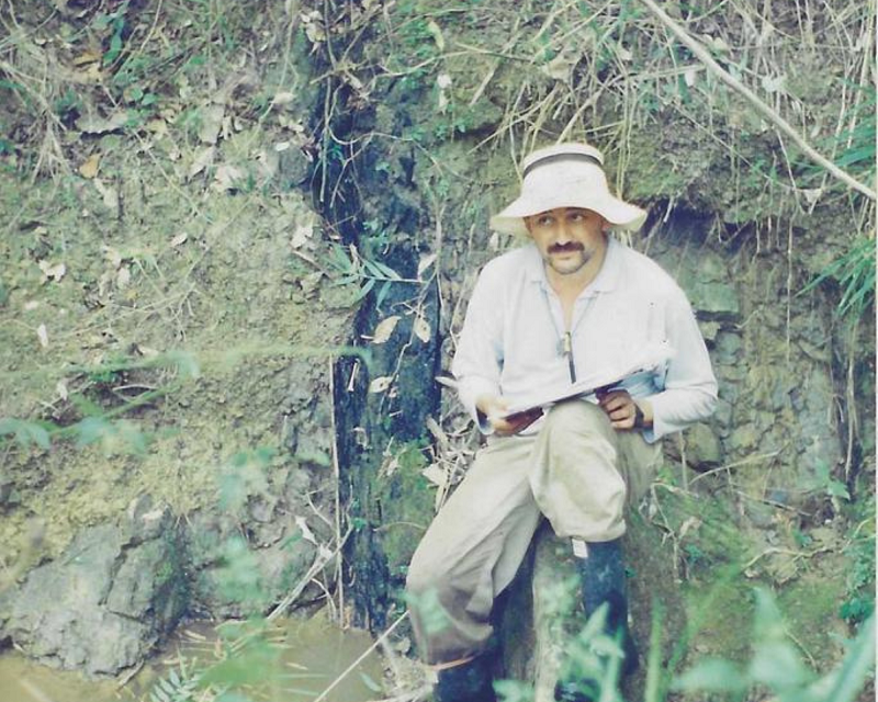 Para su tesis de grado como geólogo, Diego Ibáñez trabajó en la construcción de un embalse para el abastecimiento de agua en su 