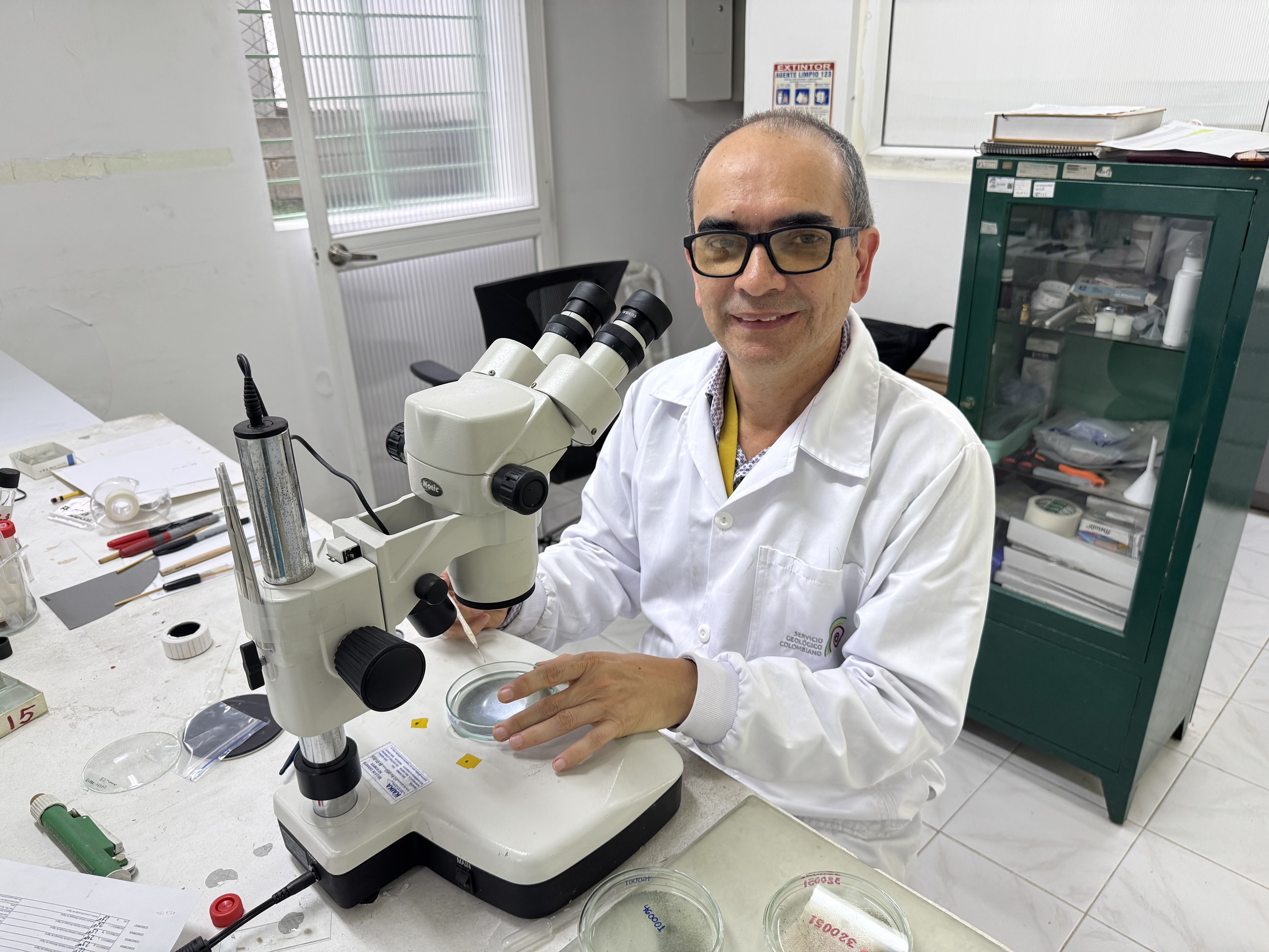 En 2015, después de un cambio de sede, John Mauro se encargó de diseñar el laboratorio para mejorar su operación. 