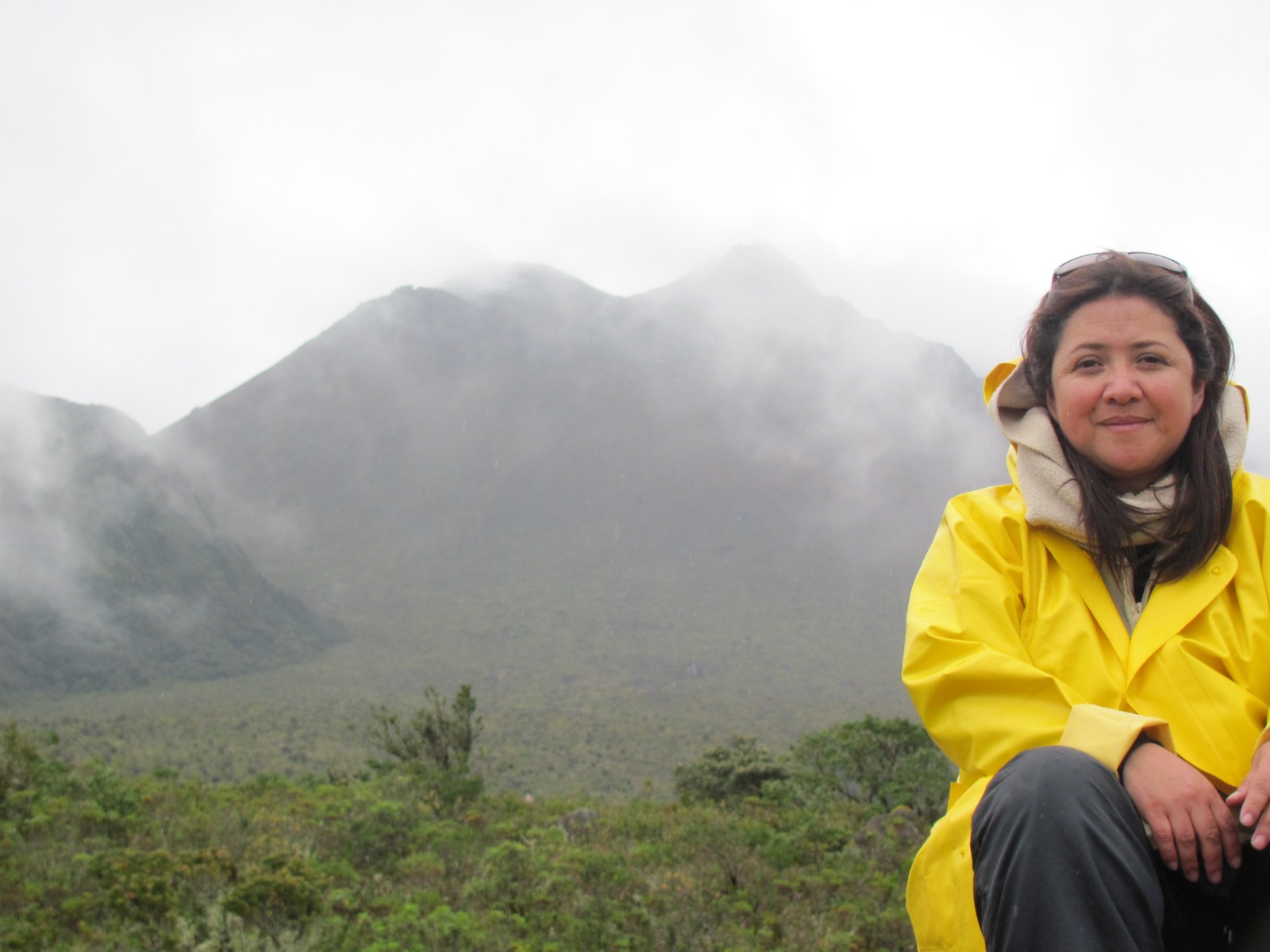 Lourdes Narváez en el volcán Doña Juana, 2023.