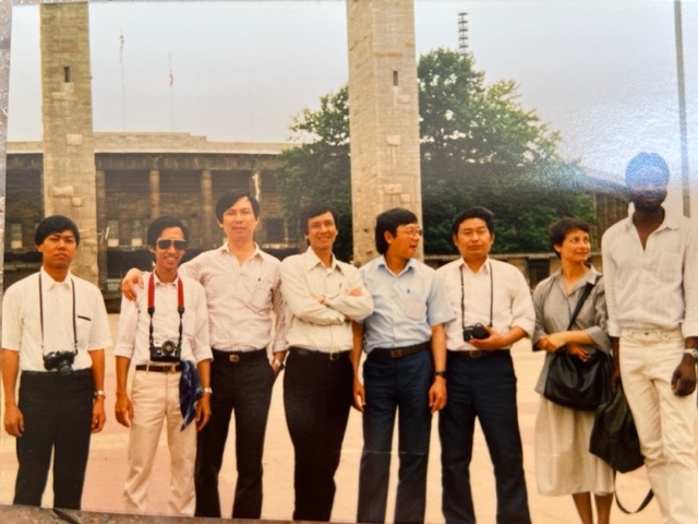 Berlín, Alemania, 1987. Rosalba Salinas y sus compañeros de estudio.