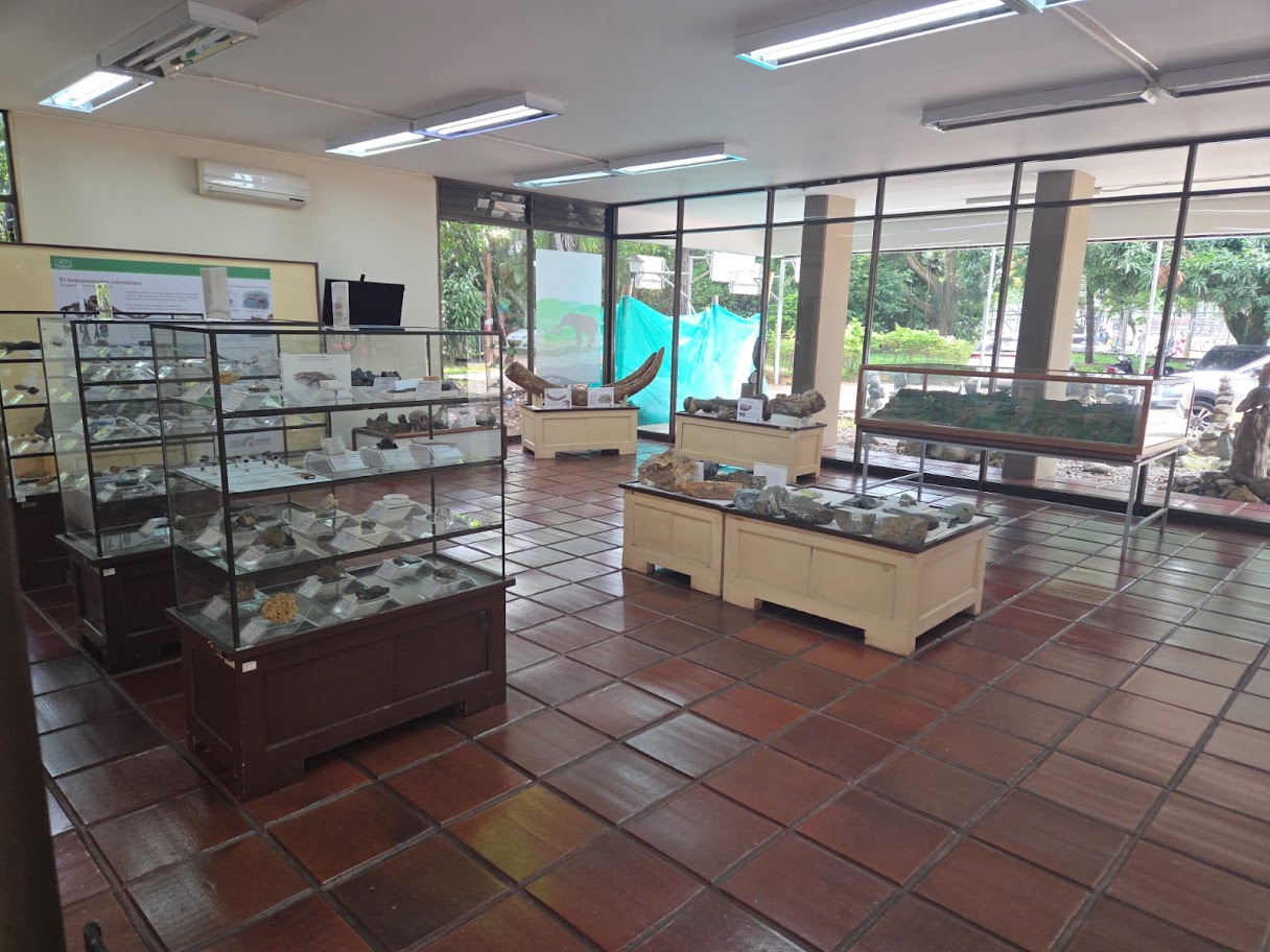 Vitrinas y sede museo JRG, sede Cali